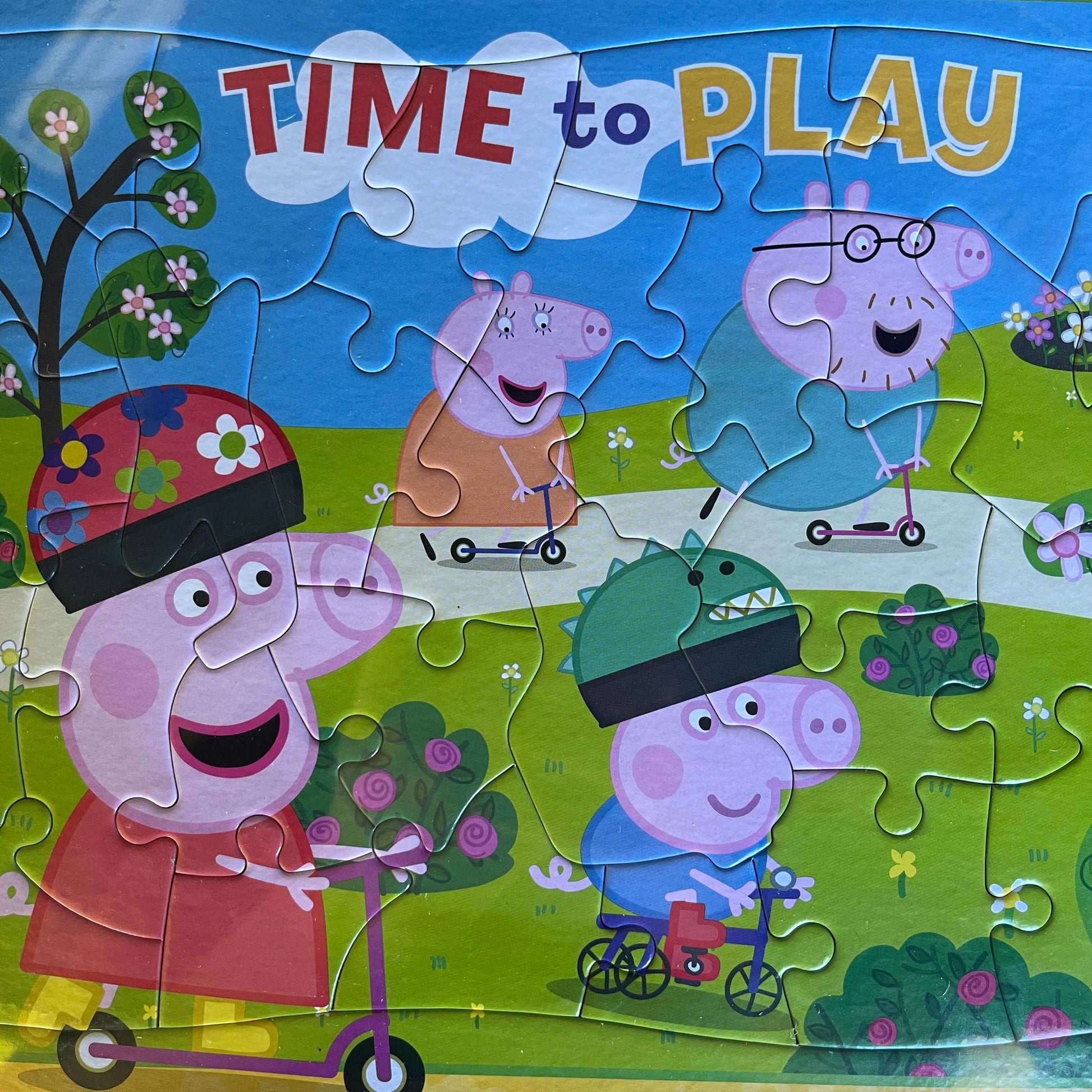 Childrens tray puzzle featuring Peppa Pig.